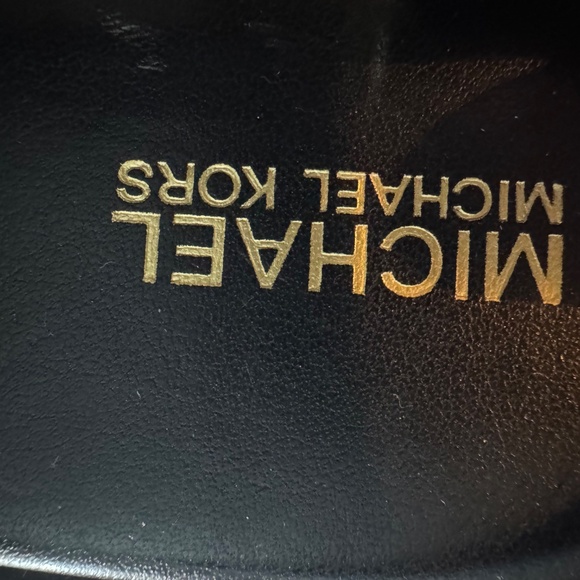 Never worn black leather with gold accents Michael Kors sandals size 8 - Picture 3 of 7